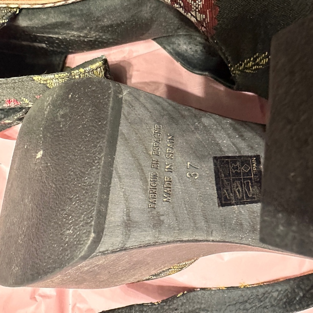 Free People ‘STARLET’ Black Floral Embroidered Wood Platform Mary Jane Heels - Picture 2 of 11